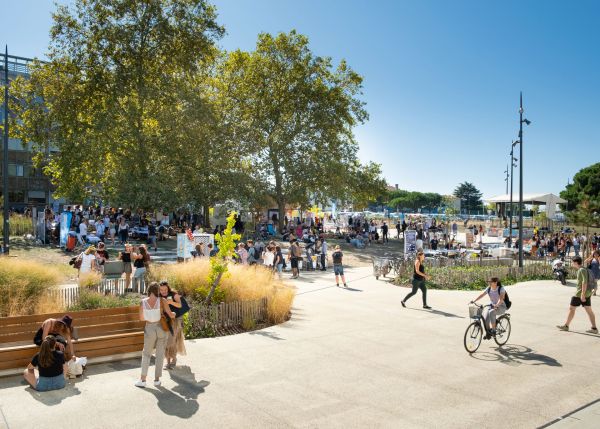 Photo :  Des campus verdoyants et animés pour une meilleure qualité de vie - campus Peixotto © Arthur Pequin