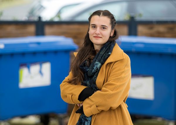 Photo : Hélène Labarre a soutenu une thèse sur des processus psychologiques liés aux «effets de la menace environnementale» avant de mener une expérimentation sur le tri des déchets © Gautier Dufau