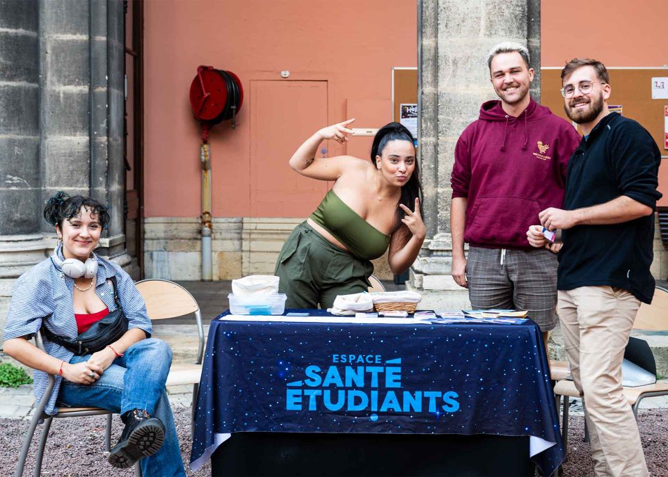 L'équipe Soirée des Étudiants Relais Santé se déploie sur de nombreux événements organisés par l'université de Bordeaux et ses partenaires © Gautier DUFAU