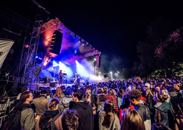 Photo : Mayday student music festival, campus Peixotto © Caryan