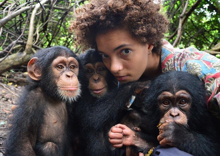 Lola, étudiante à l'université en césure, partie faire du volontariat au sein d'une réserve de singes ©DR