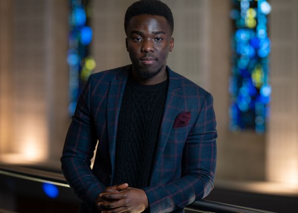 Photo : Pierre Damien Fougou, doctorant en droit et finaliste nationale 2022 du concours MT180s © Gautier Dufau