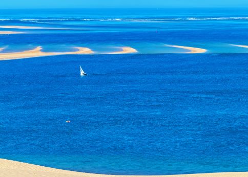 Photo Vue du banc d'Arguin à l'entrée du bassin d'Arcachon © Rostislavv - Adobestock