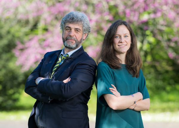 Photo : Alexandre Zabalza et Delphine Coursault représentent respectivement les collèges Droit, science politique, économie et gestion (DSPEG) et Sciences et technologies (ST) de l'université de Bordeaux au sein des groupes de travail sur l'intégration des enjeux de transitions environnementales et sociétales dans la formation  © Gautier Dufau